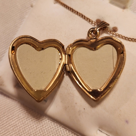 Mom Gold plated Locket with chain - Picture 2 of 6